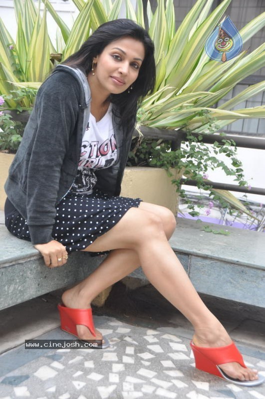 Asha Saini New Stills - 68 / 78 photos