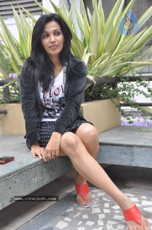 Asha Saini New Stills - 72 / 78 photos