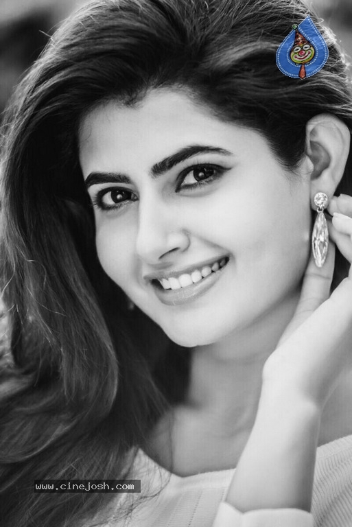 Ashima Narwal Photoshoot - 7 / 9 photos