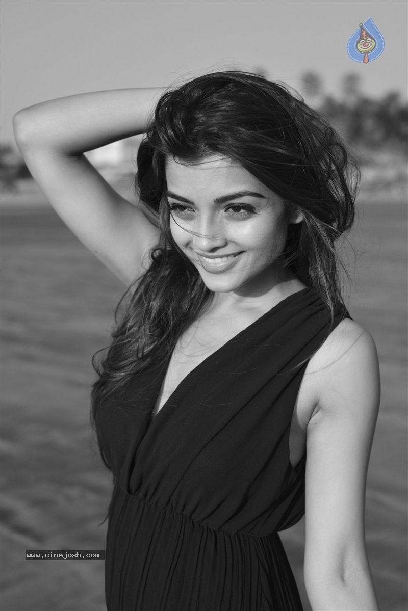 Ashna Zaveri Photo Shoot - 5 / 83 photos