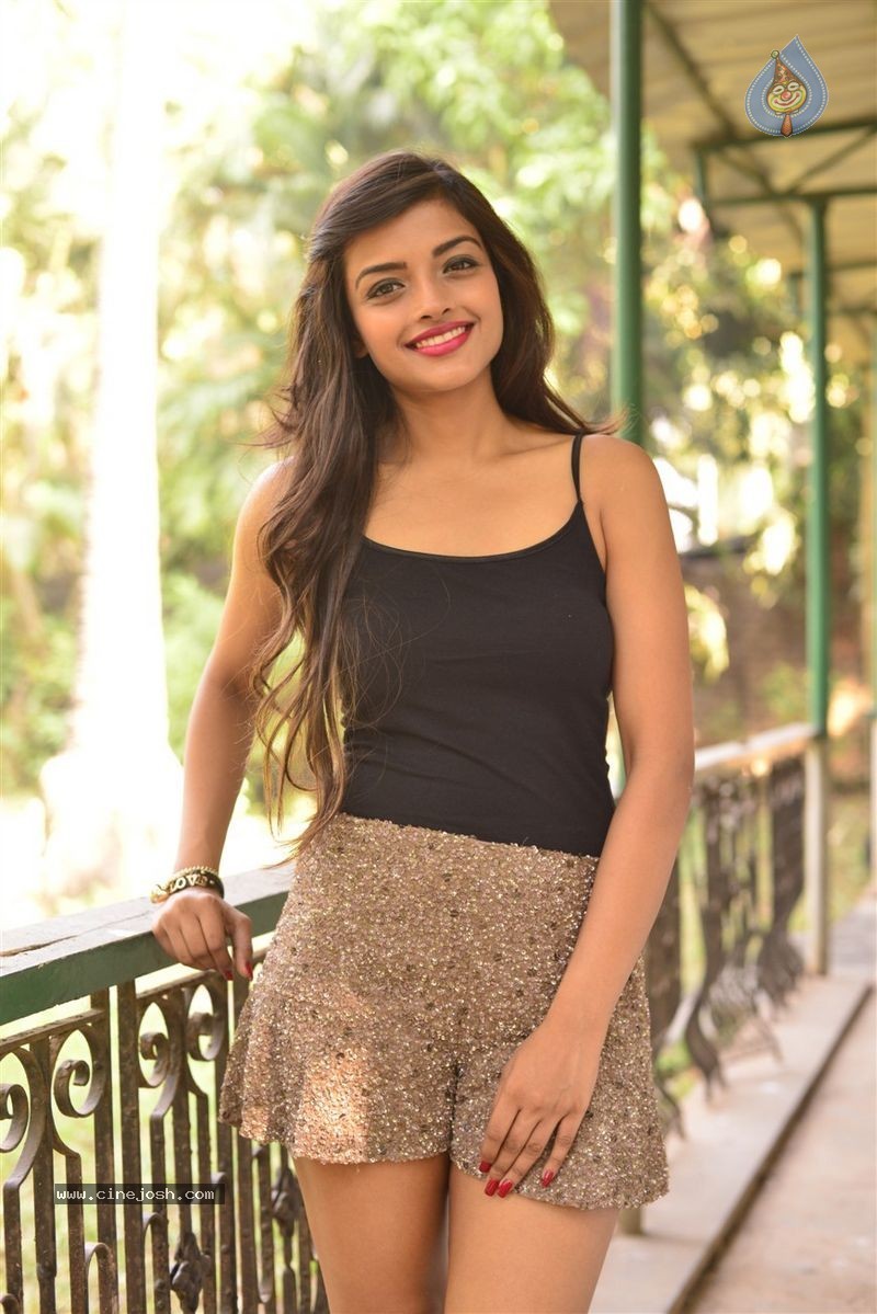 Ashna Zaveri Photo Shoot - 7 / 83 photos