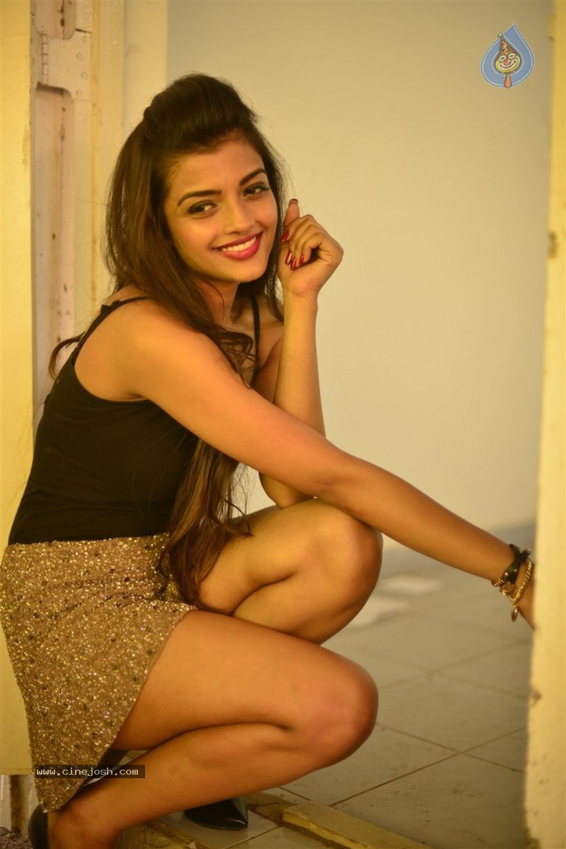 Ashna Zaveri Photo Shoot - 35 / 83 photos