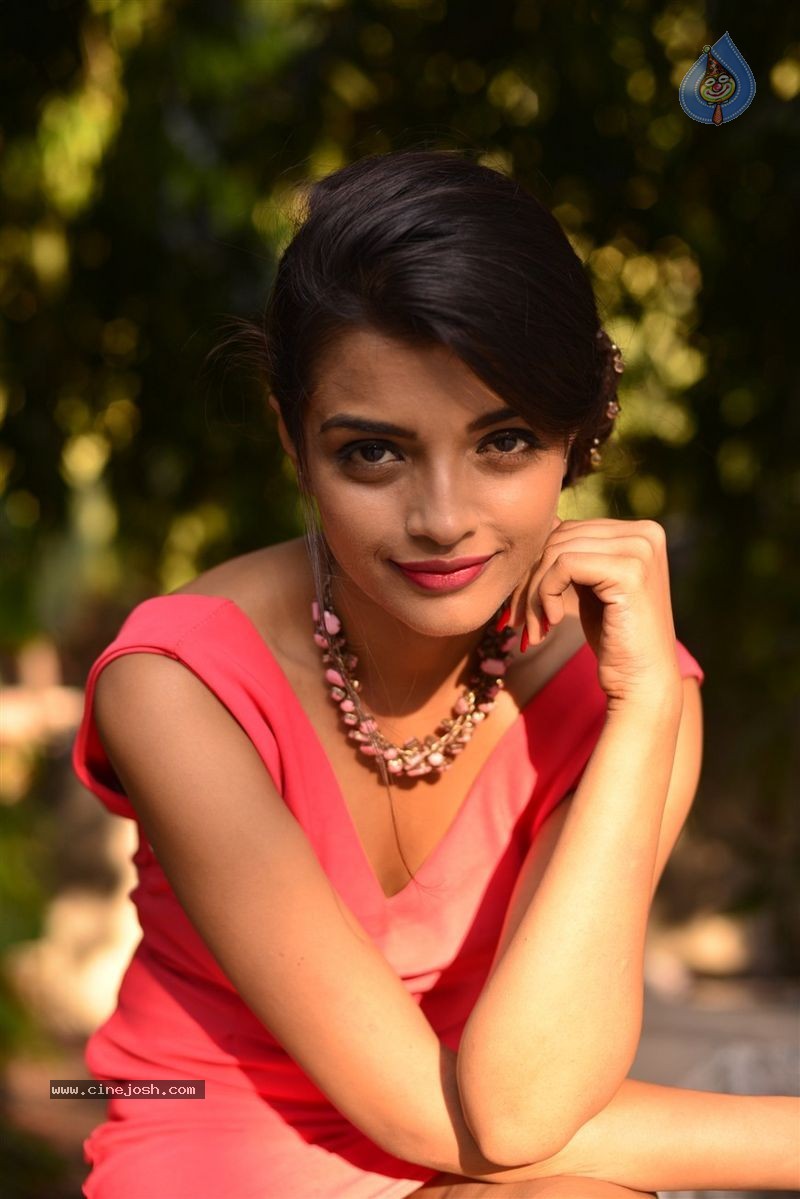 Ashna Zaveri Photo Shoot - 39 / 83 photos