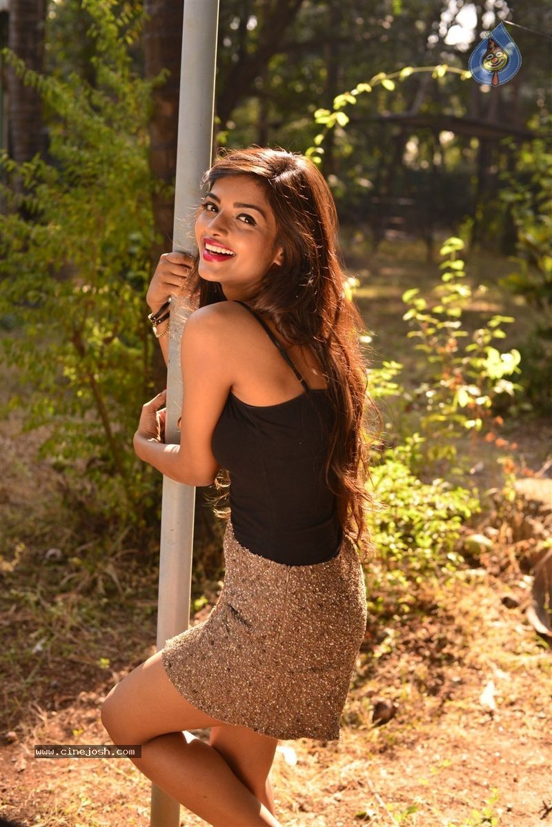 Ashna Zaveri Photo Shoot - 40 / 83 photos