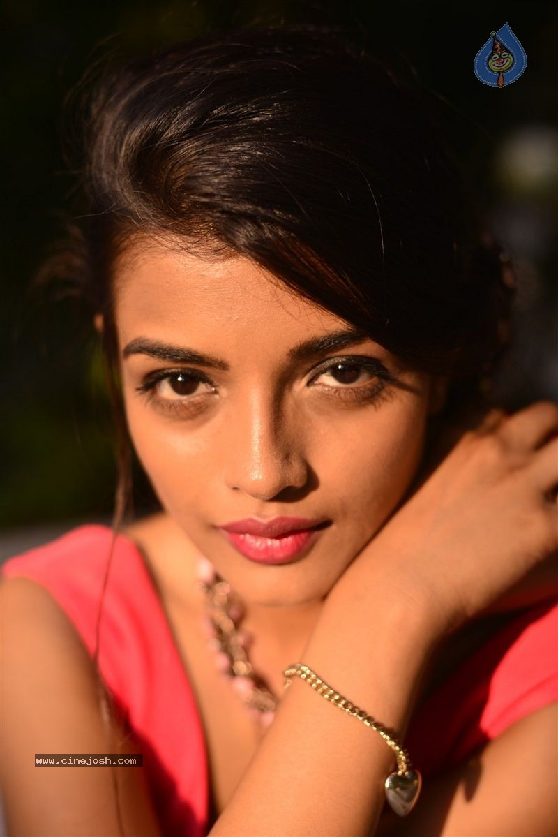 Ashna Zaveri Photo Shoot - 42 / 83 photos