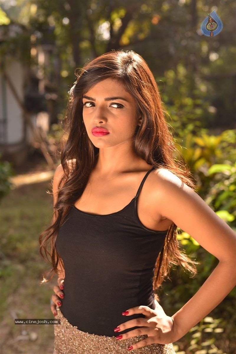 Ashna Zaveri Photo Shoot - 46 / 83 photos