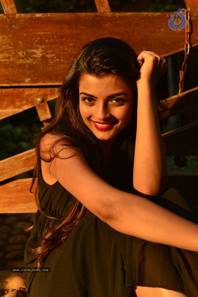 Ashna Zaveri Photo Shoot - 51 / 83 photos