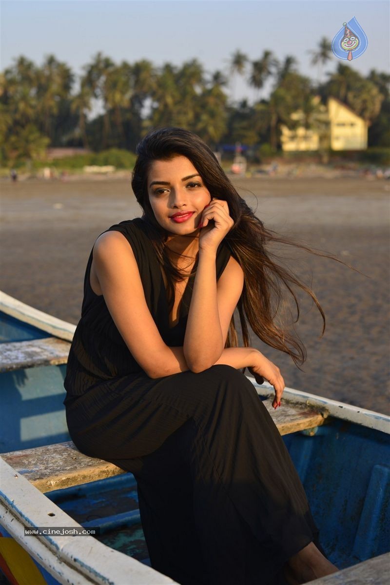 Ashna Zaveri Photo Shoot - 64 / 83 photos