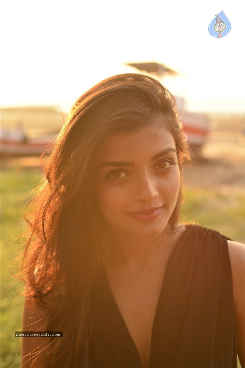 Ashna Zaveri Photo Shoot - 65 / 83 photos