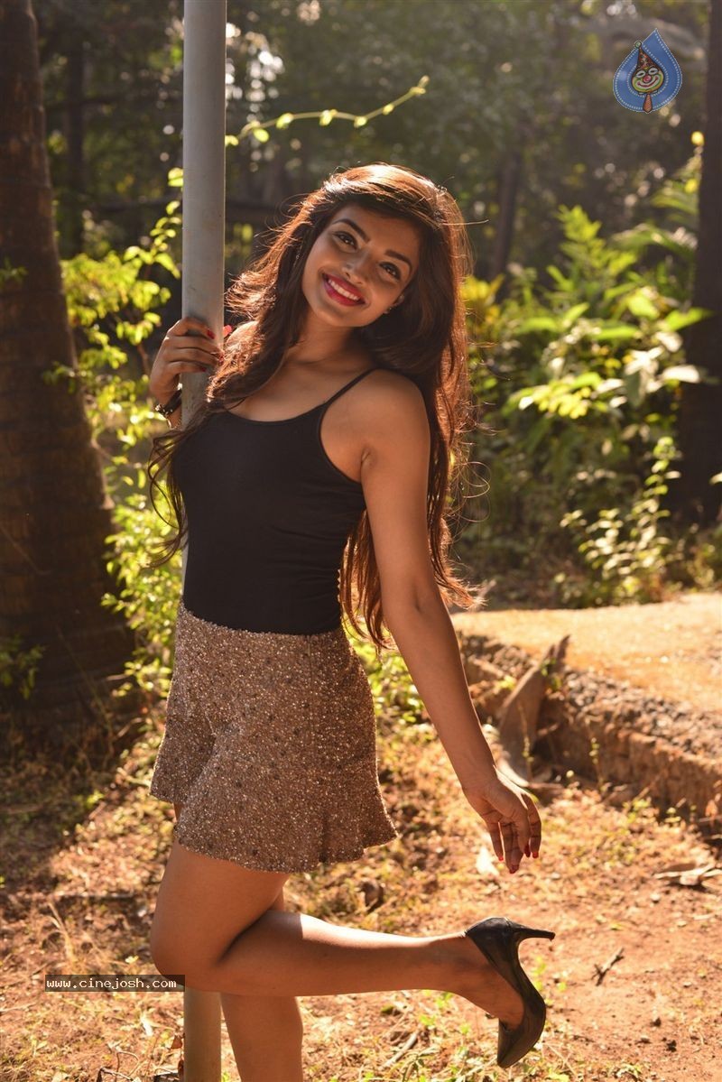 Ashna Zaveri Photo Shoot - 74 / 83 photos