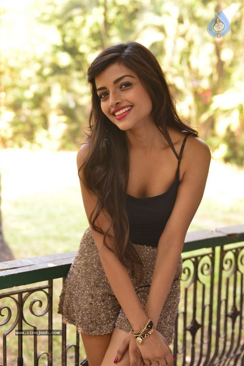 Ashna Zaveri Photo Shoot - 75 / 83 photos