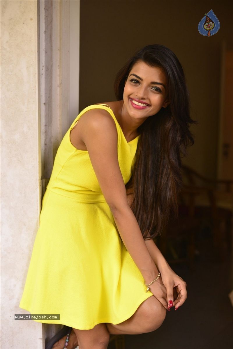 Ashna Zaveri Photo Shoot - 79 / 83 photos