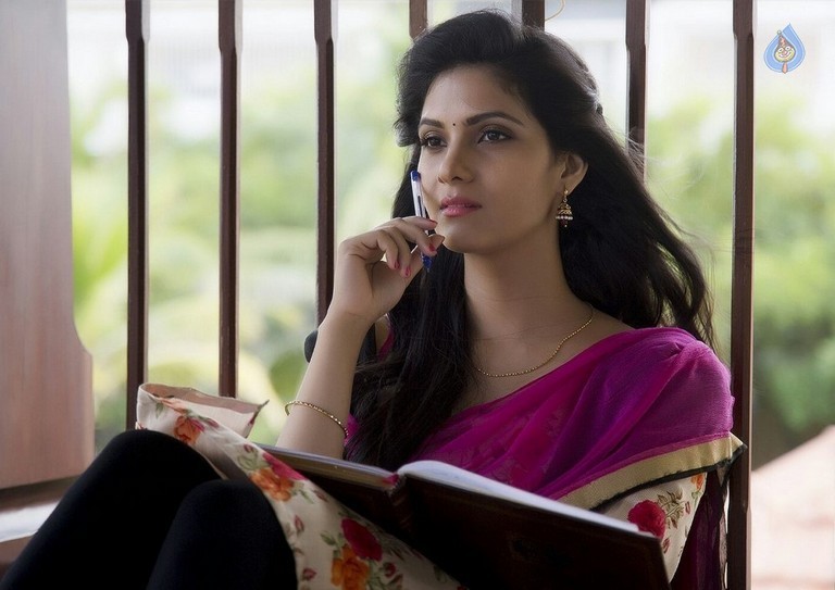 Ashwathy Ravikumar Pics - 9 / 24 photos