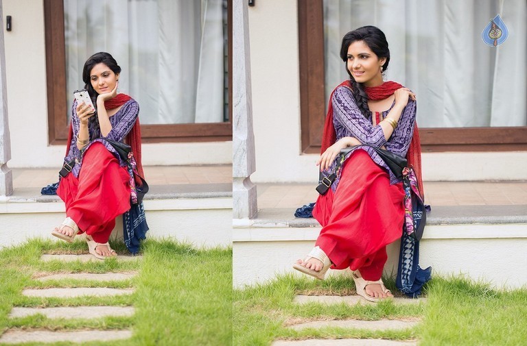 Ashwathy Ravikumar Pics - 24 / 24 photos