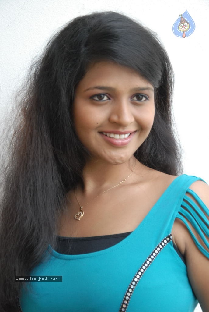 Ashwi New Stills - 4 / 22 photos