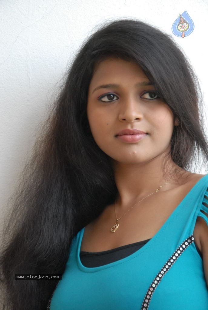 Ashwi New Stills - 5 / 22 photos