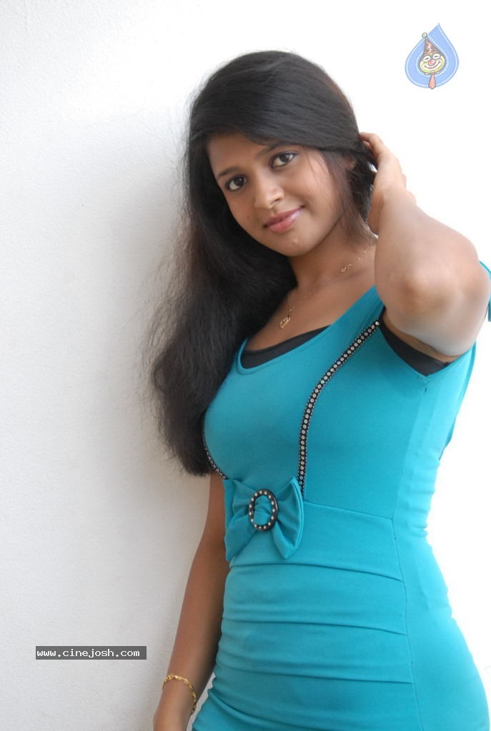 Ashwi New Stills - 7 / 22 photos