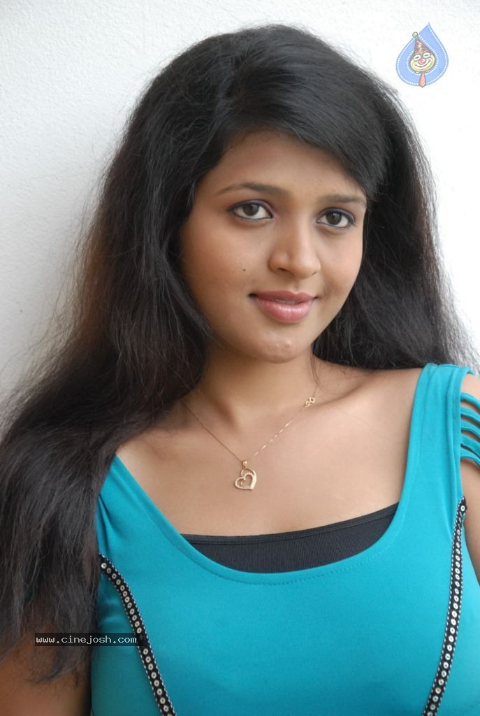 Ashwi New Stills - 12 / 22 photos