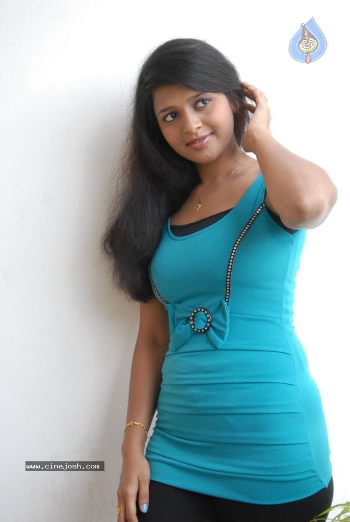 Ashwi New Stills - 15 / 22 photos