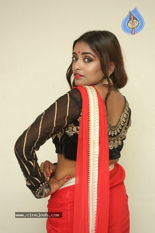 Asi Roy Photos - 18 / 21 photos