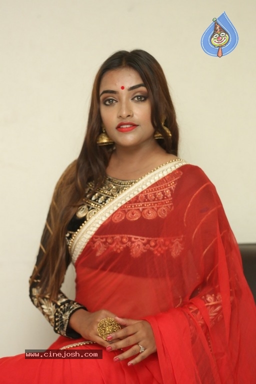 Asi Roy Photos - 19 / 21 photos