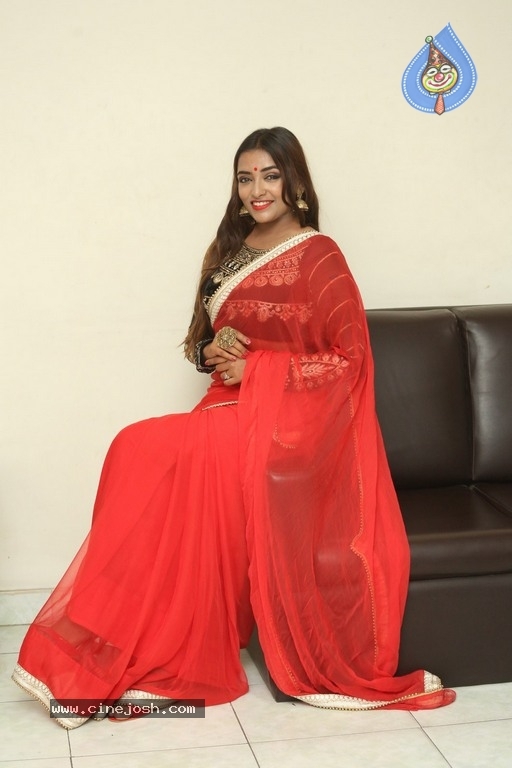 Asi Roy Photos - 21 / 21 photos