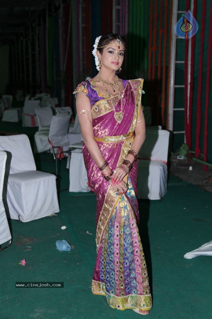 Asmitha Sood Cute Stills - 5 / 52 photos