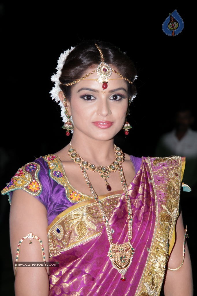 Asmitha Sood Cute Stills - 17 / 52 photos