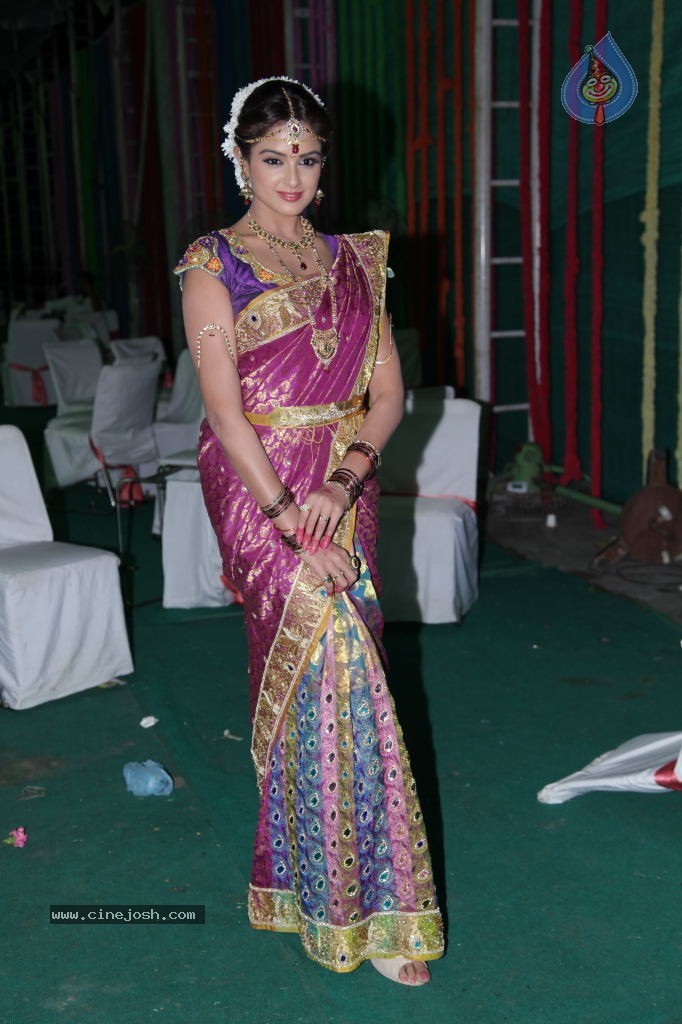 Asmitha Sood Cute Stills - 19 / 52 photos