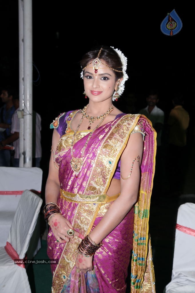 Asmitha Sood Cute Stills - 20 / 52 photos