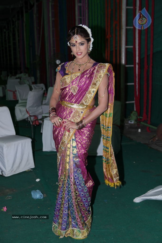 Asmitha Sood Cute Stills - 27 / 52 photos