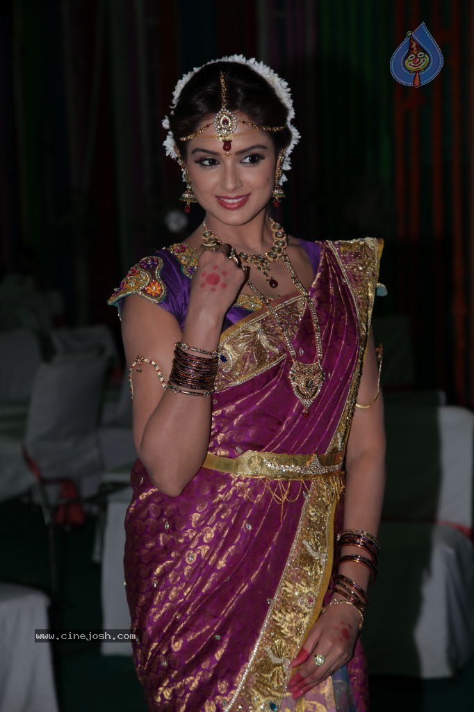 Asmitha Sood Cute Stills - 36 / 52 photos