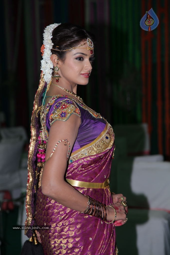 Asmitha Sood Cute Stills - 41 / 52 photos