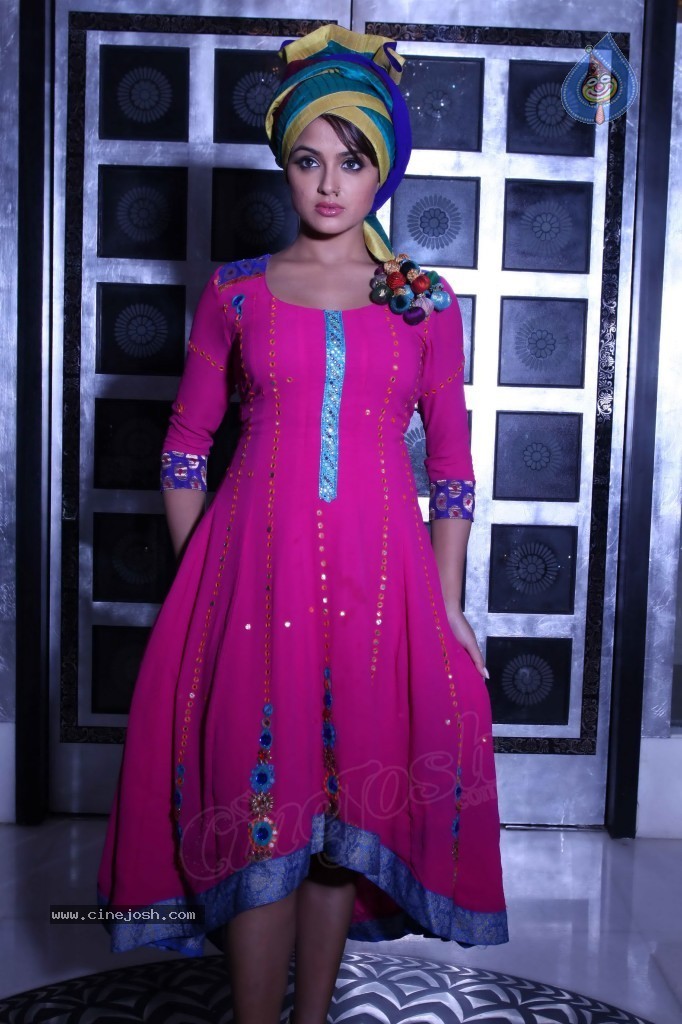 Asmitha Sood New Photos - 10 / 37 photos