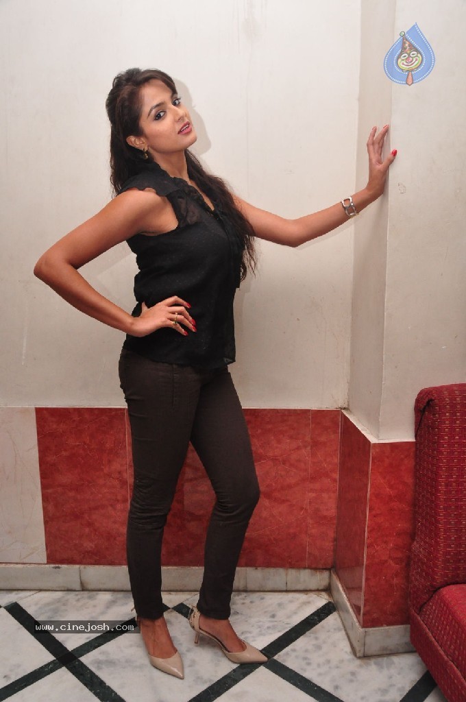 Asmitha Sood Photos - 46 / 57 photos