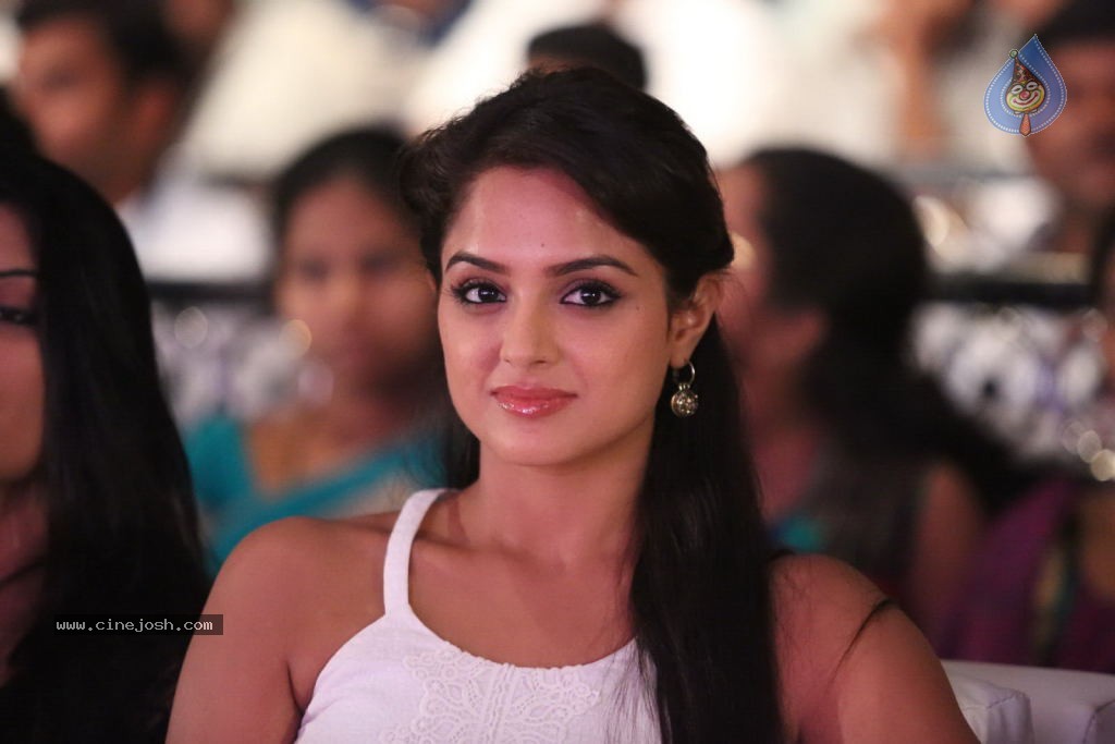 Asmitha Sood Spicy Stills - 26 / 57 photos