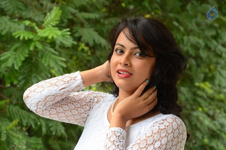 Athidhi New Photos - 4 / 42 photos