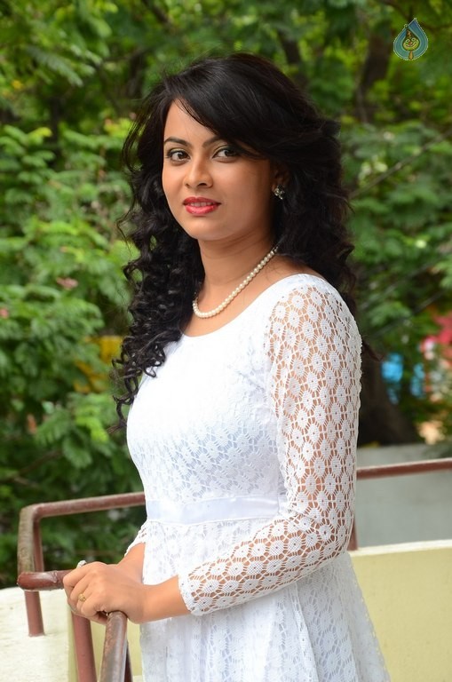 Athidhi New Photos - 20 / 42 photos