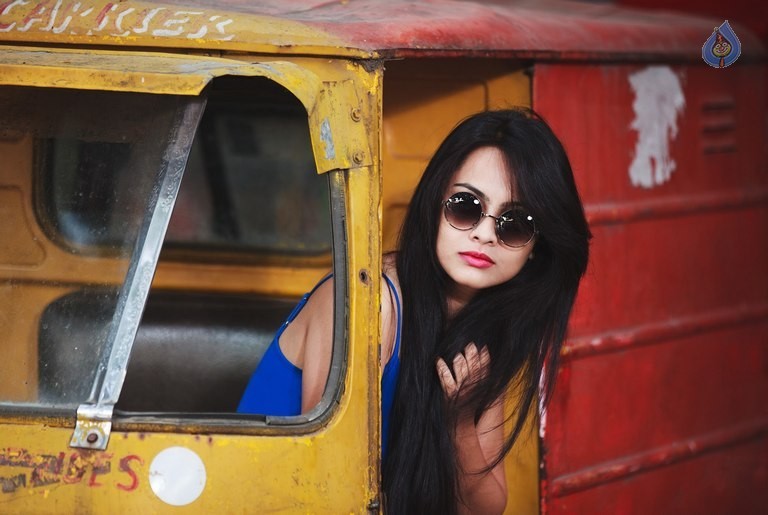 Athithi Das Latest Photos - 6 / 14 photos