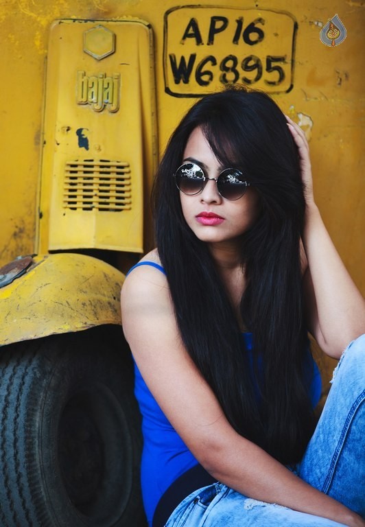 Athithi Das Latest Photos - 7 / 14 photos