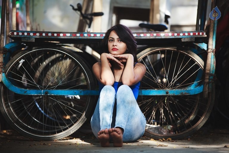 Athithi Das Latest Photos - 13 / 14 photos