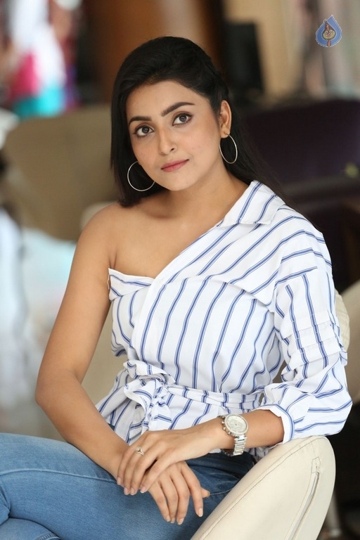 Avantika Mishra Latest Photos - 40 / 63 photos