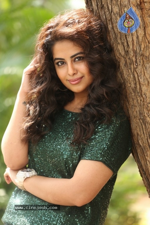 Avika Gor Interview Photos - 8 / 21 photos