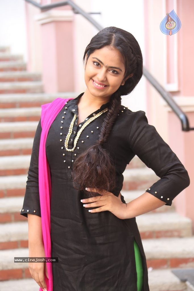 Avika Gor New Stills - 43 / 102 photos
