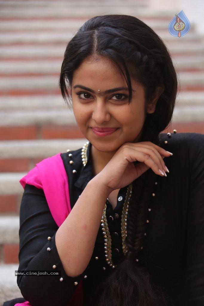 Avika Gor New Stills - 46 / 102 photos