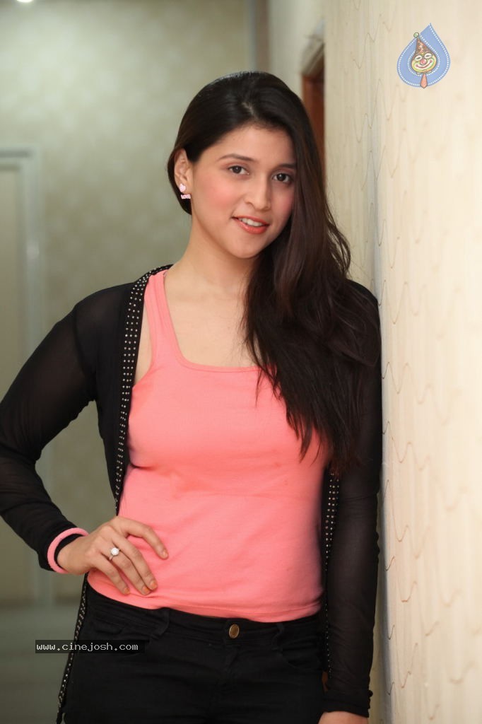 Barbie Handa Latest Photos - 2 / 76 photos