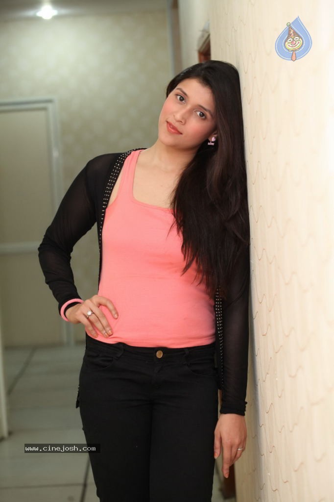 Barbie Handa Latest Photos - 6 / 76 photos