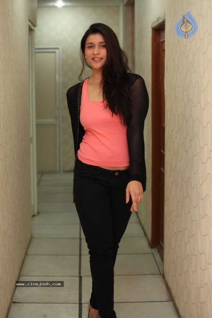 Barbie Handa Latest Photos - 10 / 76 photos