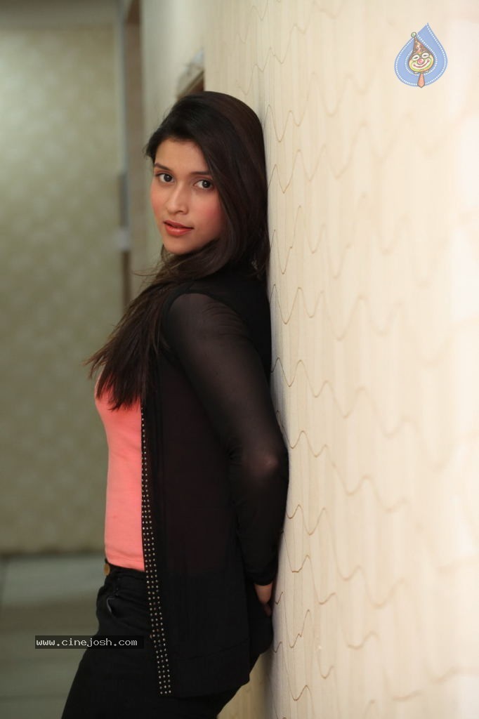 Barbie Handa Latest Photos - 13 / 76 photos