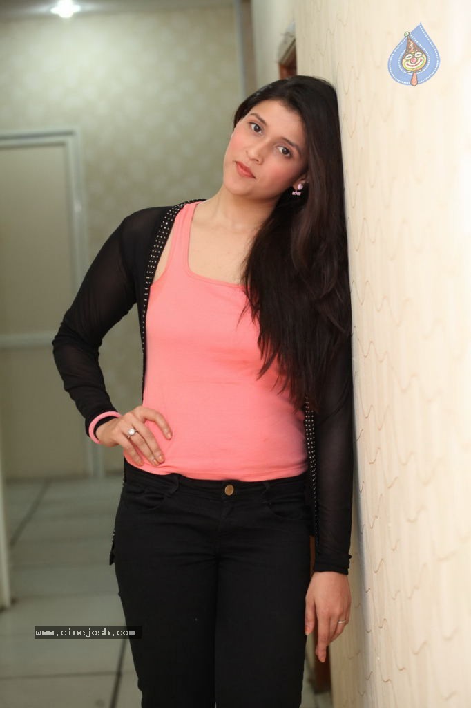 Barbie Handa Latest Photos - 29 / 76 photos